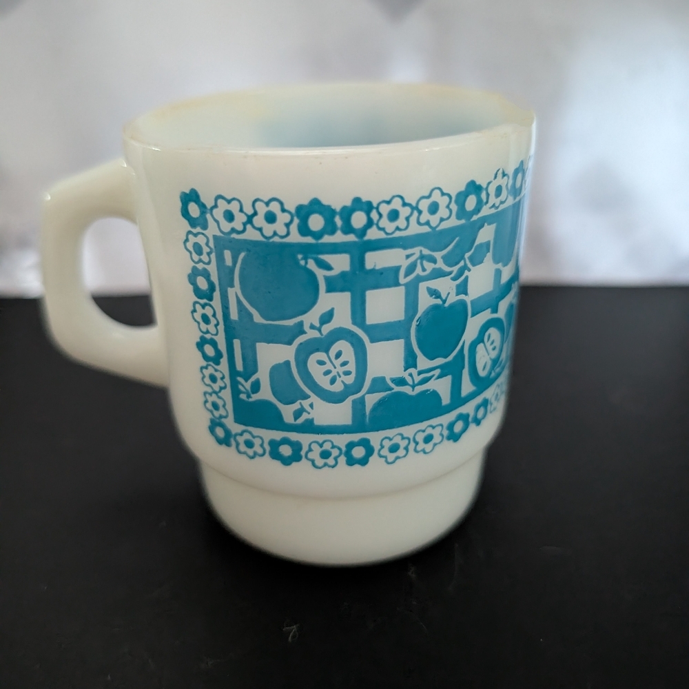Vintage Rare Anchor Hocking Blue Apple on the Mat Coffee Mug